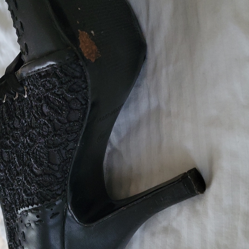 Shoes - Picture 4 of 7
